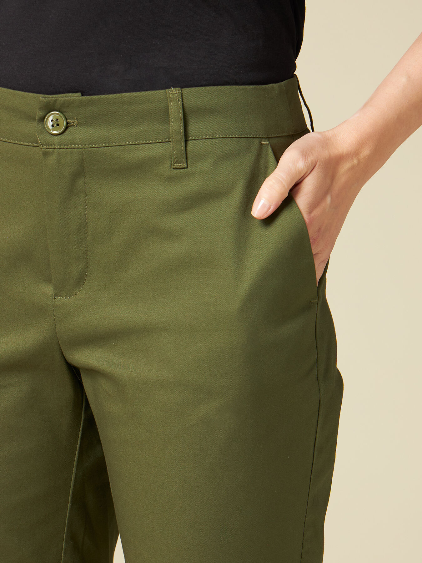 Stretch-Bermuda-Shorts image number 2