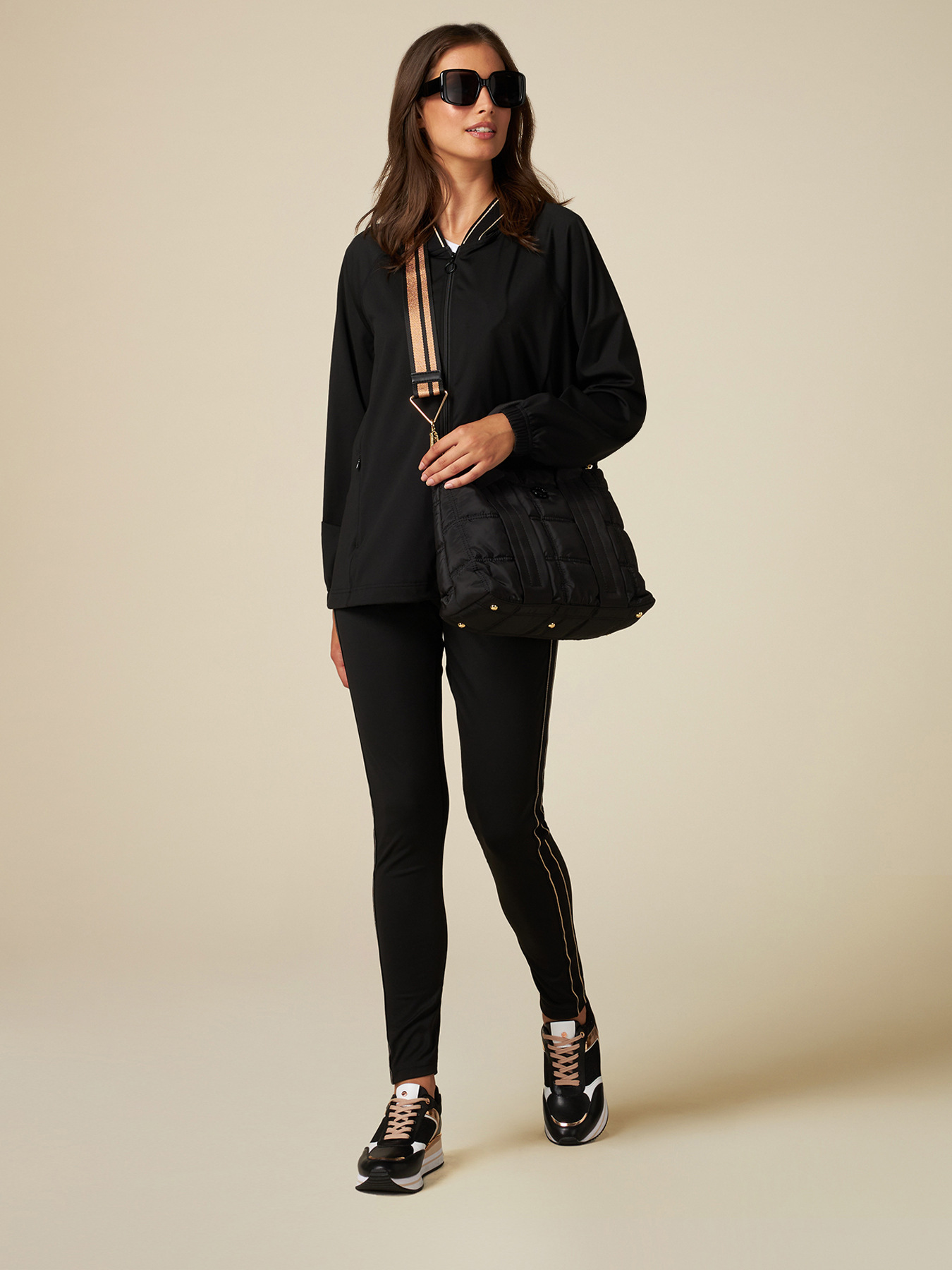 Sudadera con cremallera y capucha image number 3