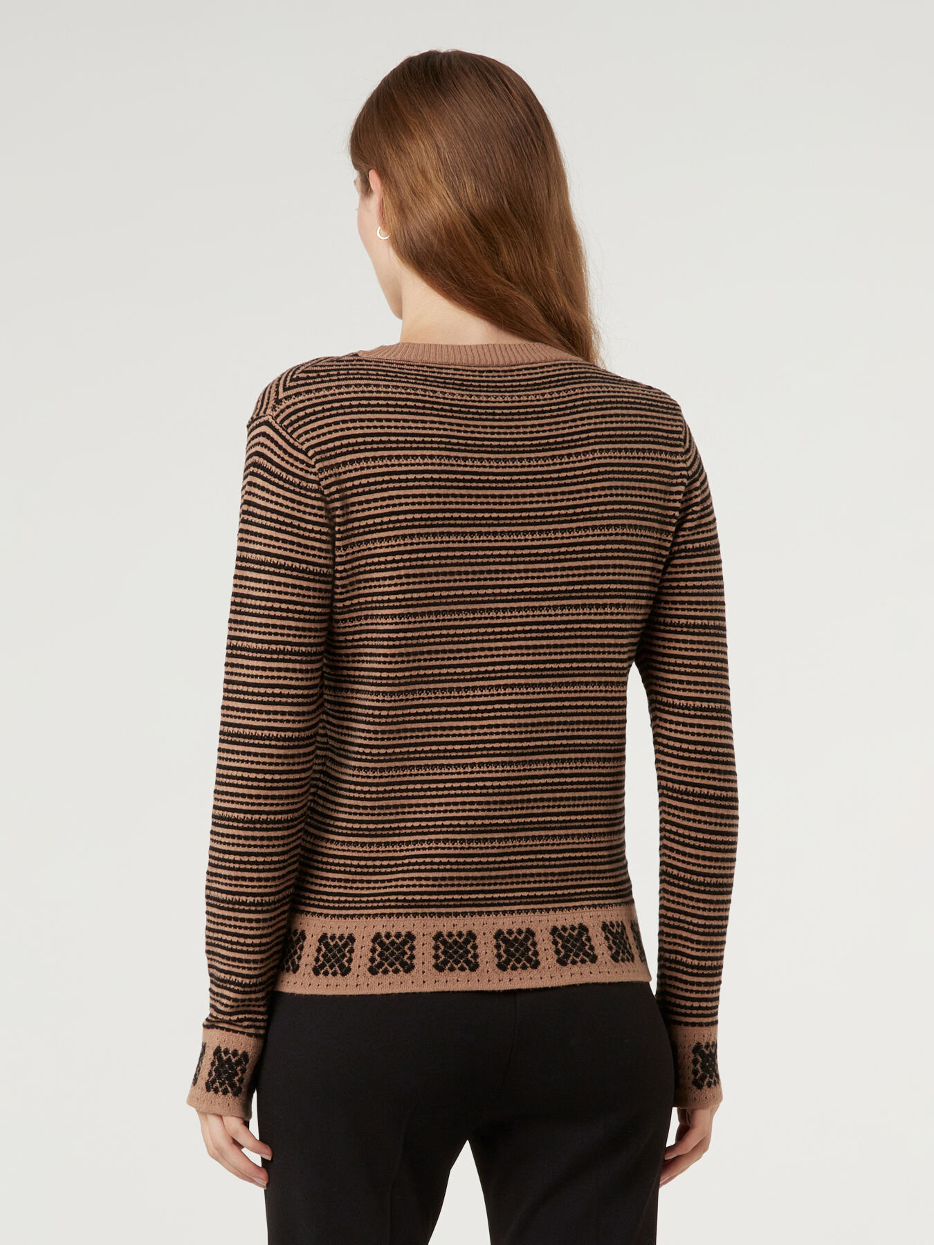 Pull jacquard image number 1