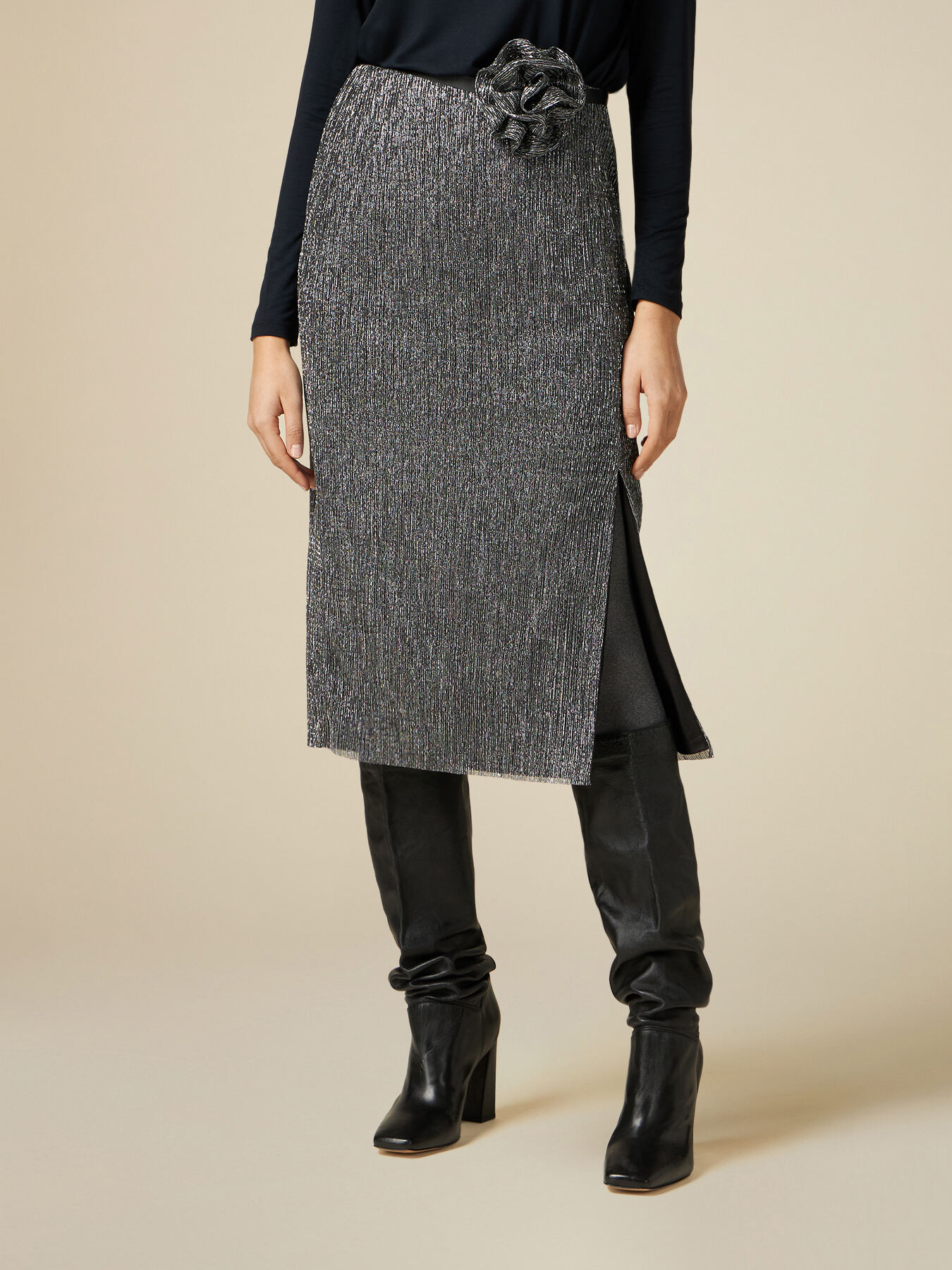 Falda tubo de l&uacute;rex con cintur&oacute;n de flores image number 3