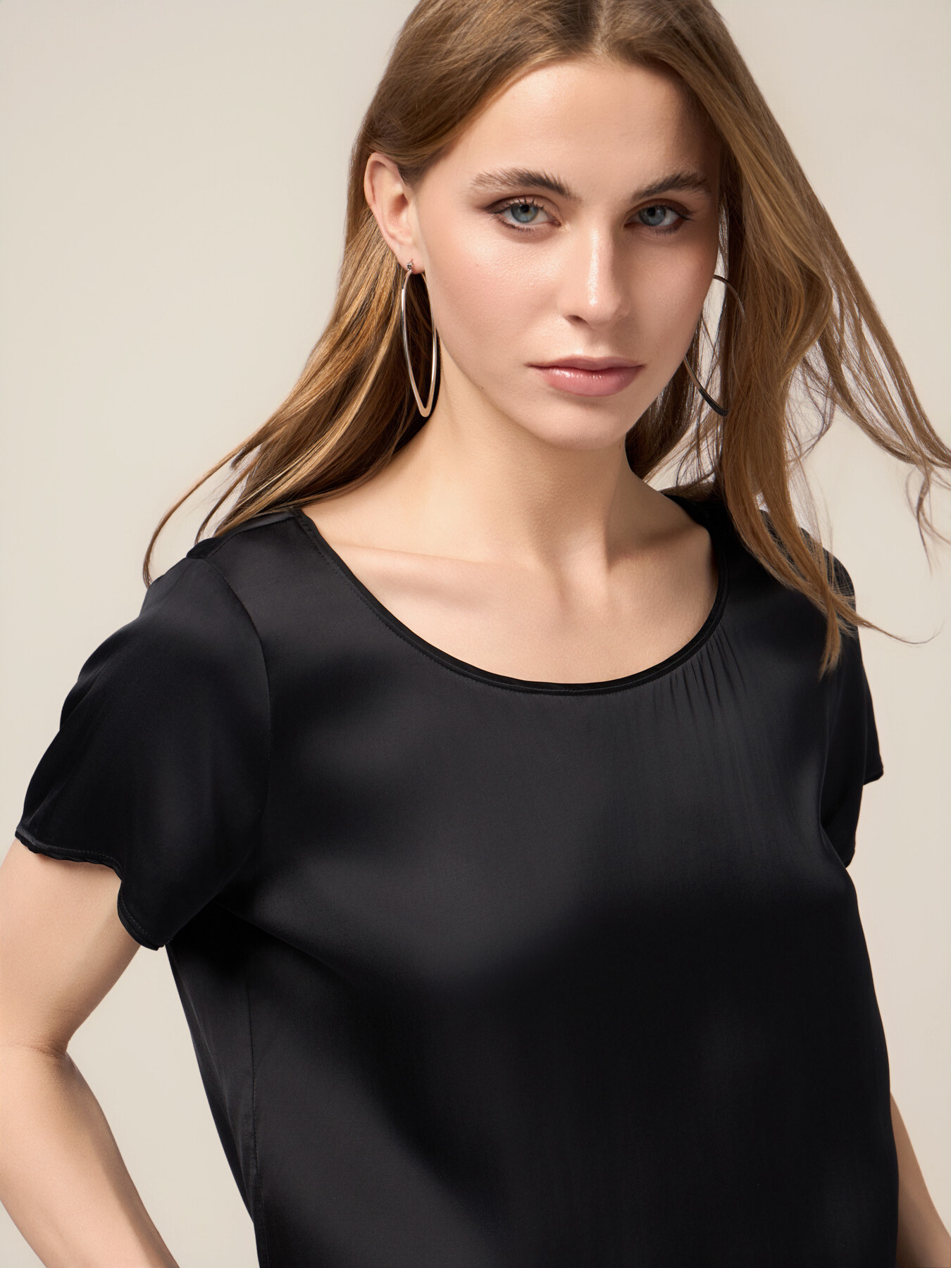 Blusa in raso misto viscosa image number 2