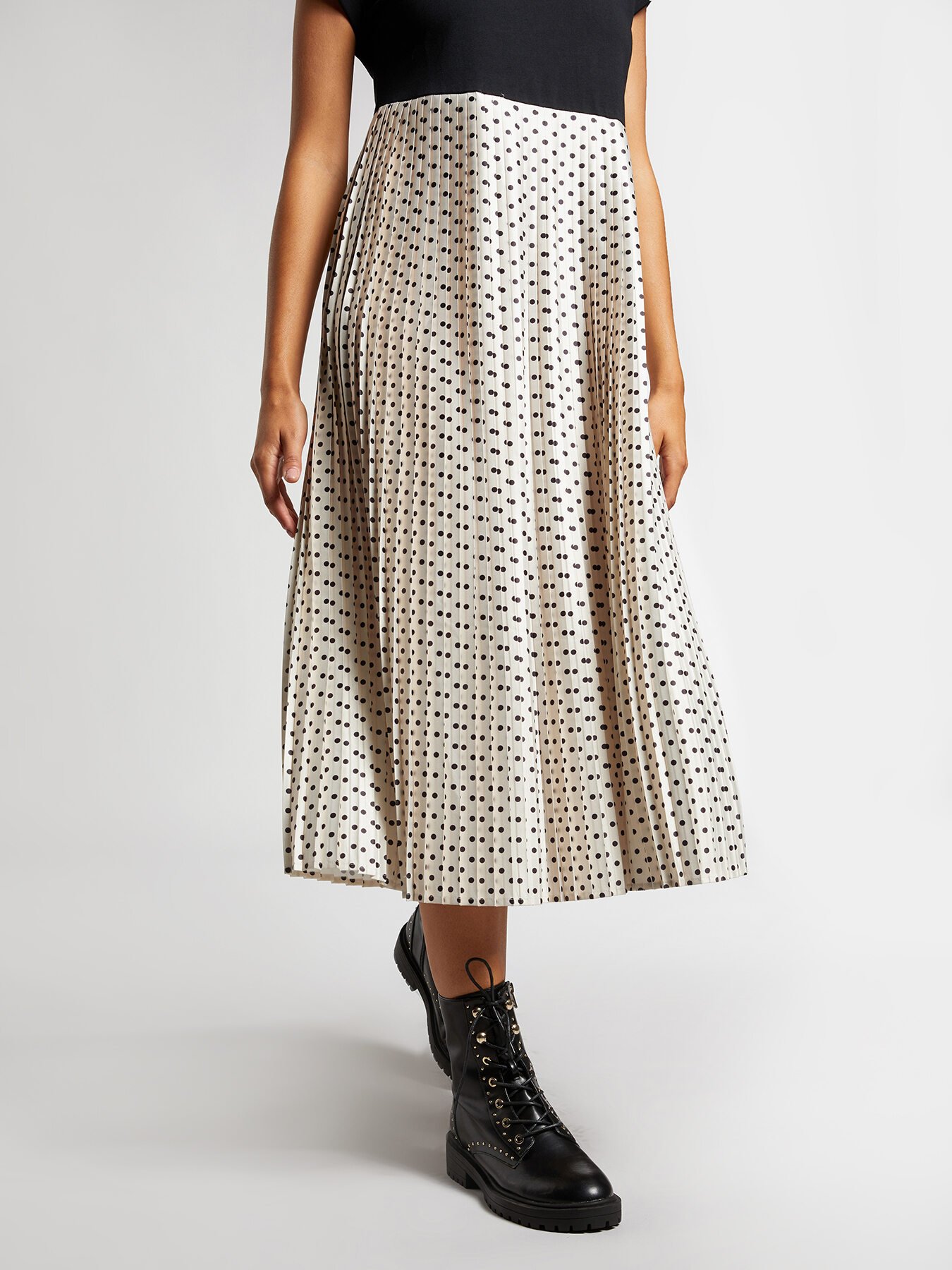 Robe avec jupe pliss&eacute;e &agrave; pois image number 2