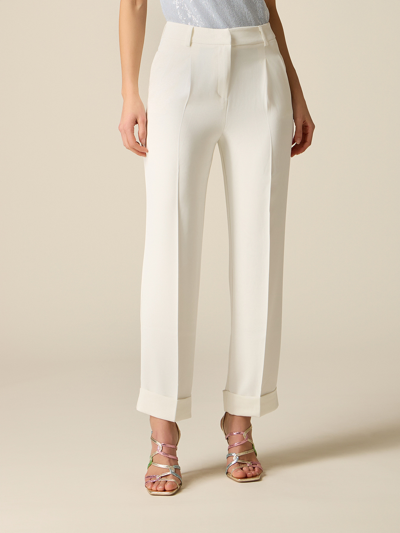 Cr&ecirc;pe fabric trousers with pleats image number 3