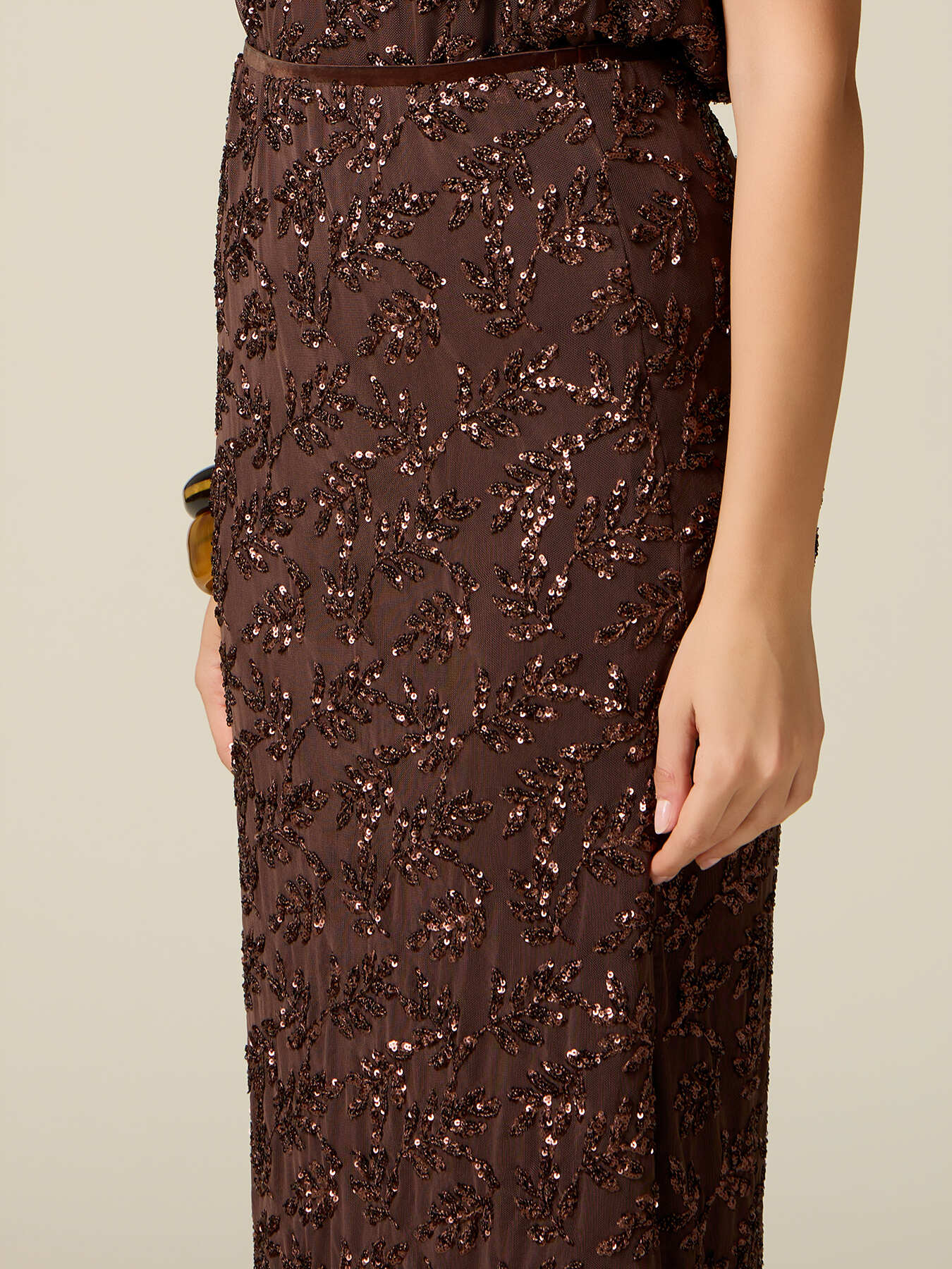 Pencil skirt in sequined tulle image number 2