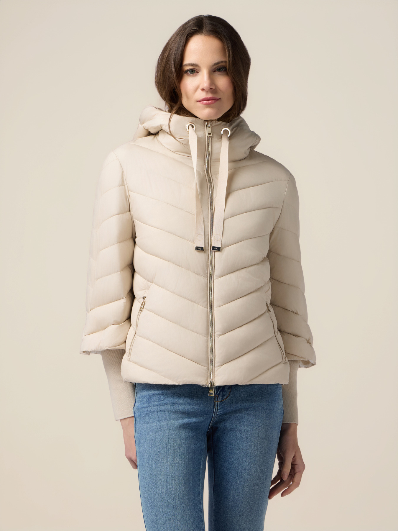Leichte Daunenjacke mit Kapuze und B&uuml;ndchen image number 0