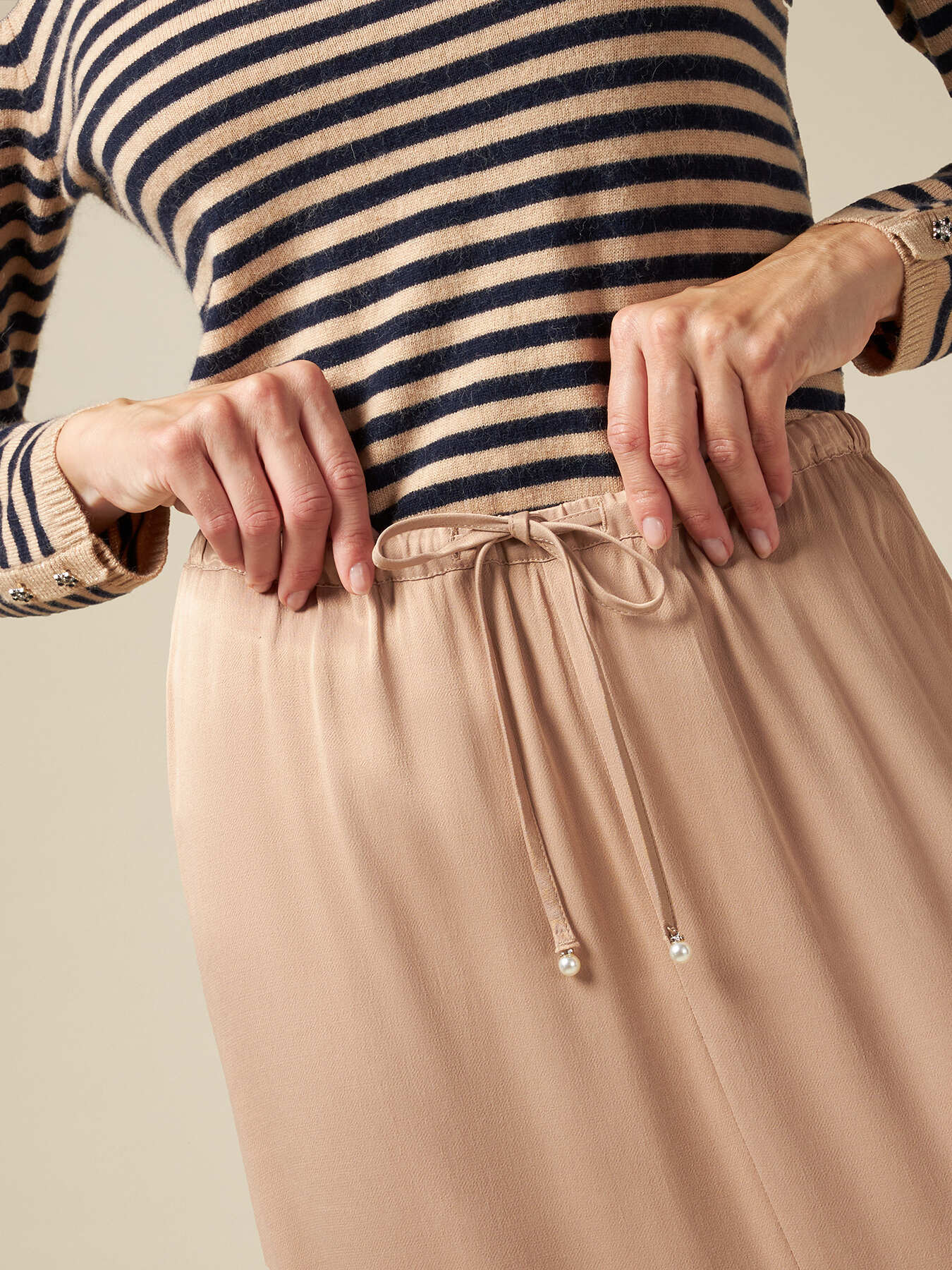 Jupe mi-longue en satin image number 2