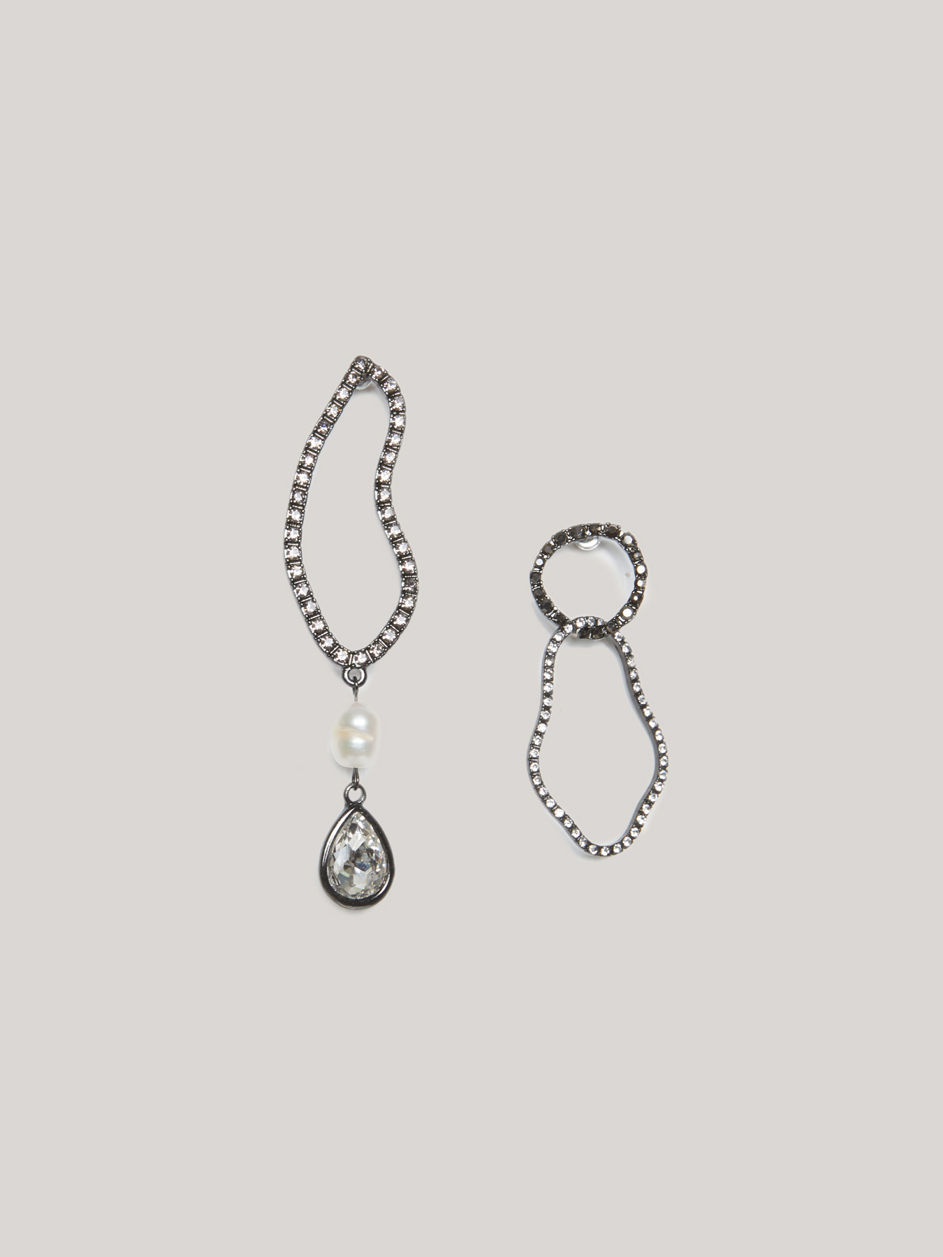 Boucles d'oreilles in&eacute;gales avec pierres image number 2