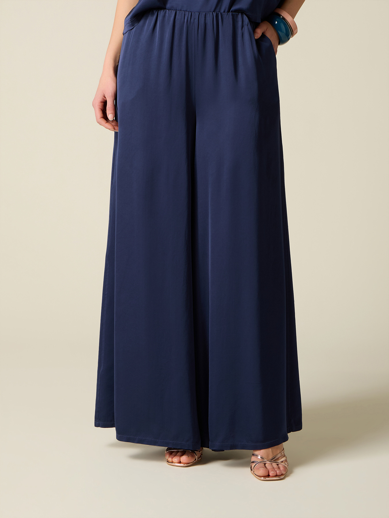 Palazzo pants in viscose satin image number 3