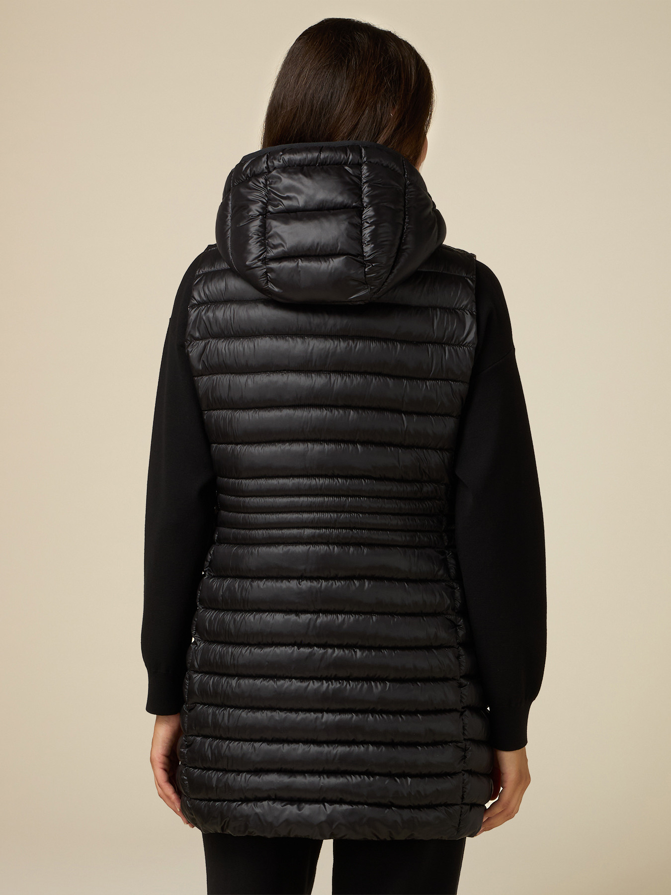 Sleeveless lightweight down jacket image number 1