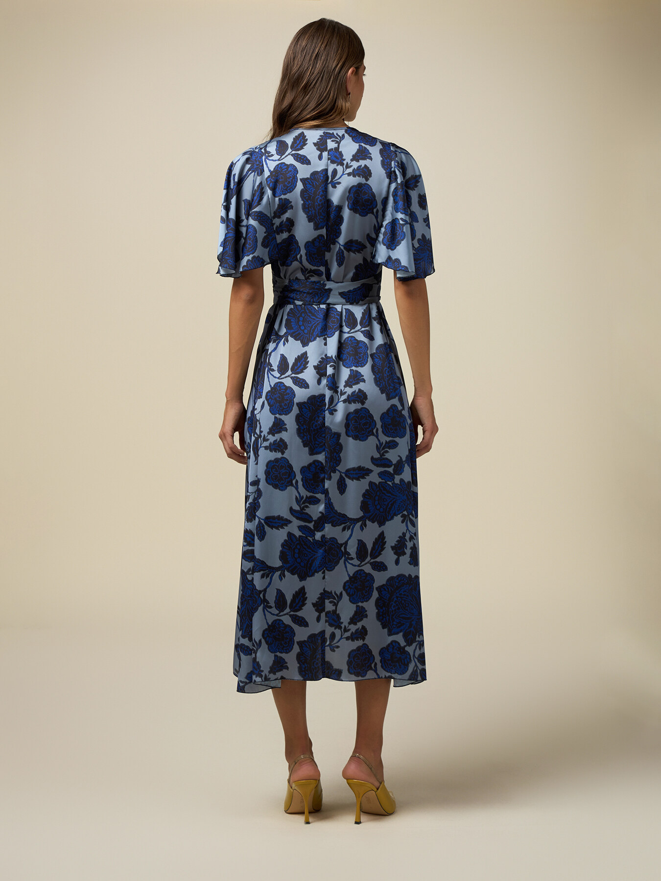 Robe mi-longue en satin fantaisie image number 1