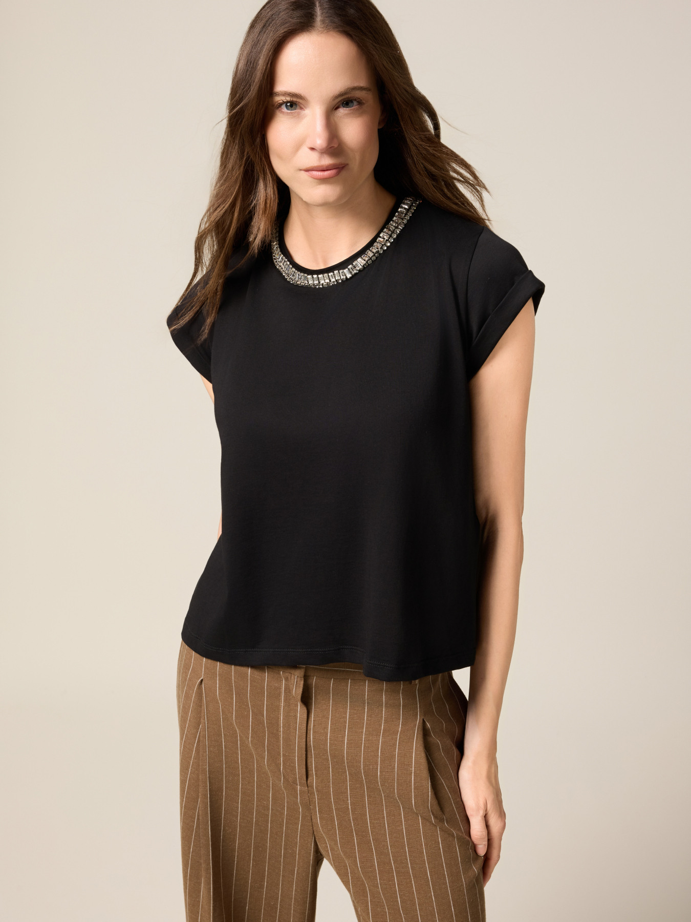 T-shirt con applicazione gioiello image number 0