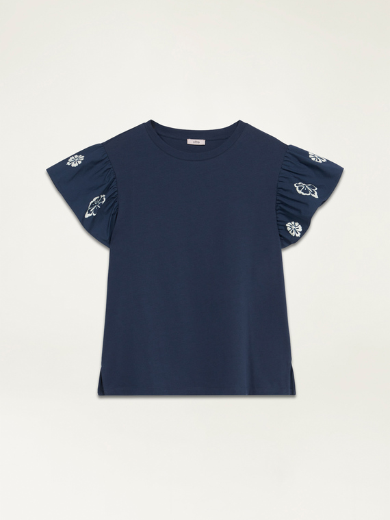 T-shirt with pattern sleeves