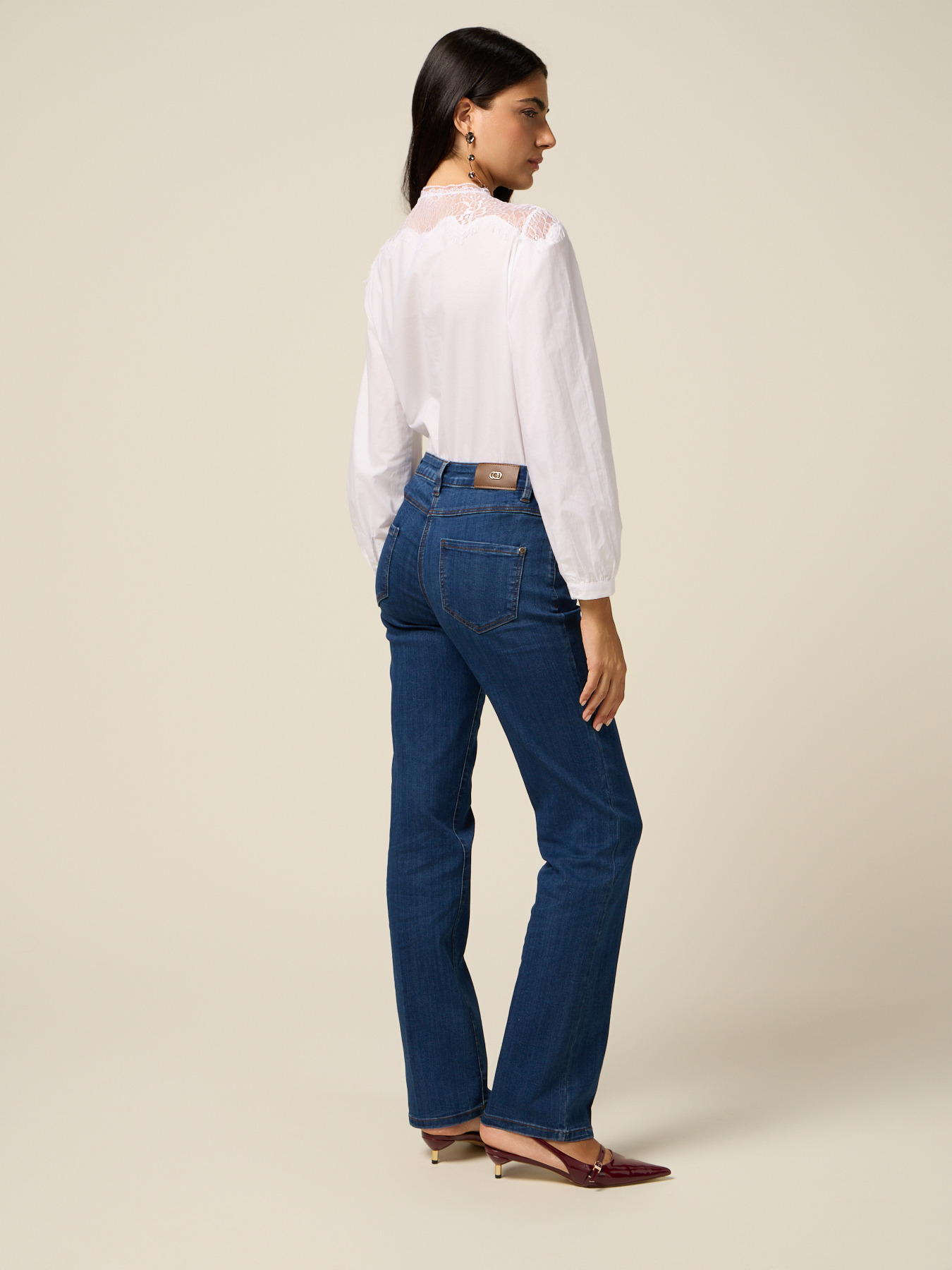 Regular jeans in denim with buttons image number 1