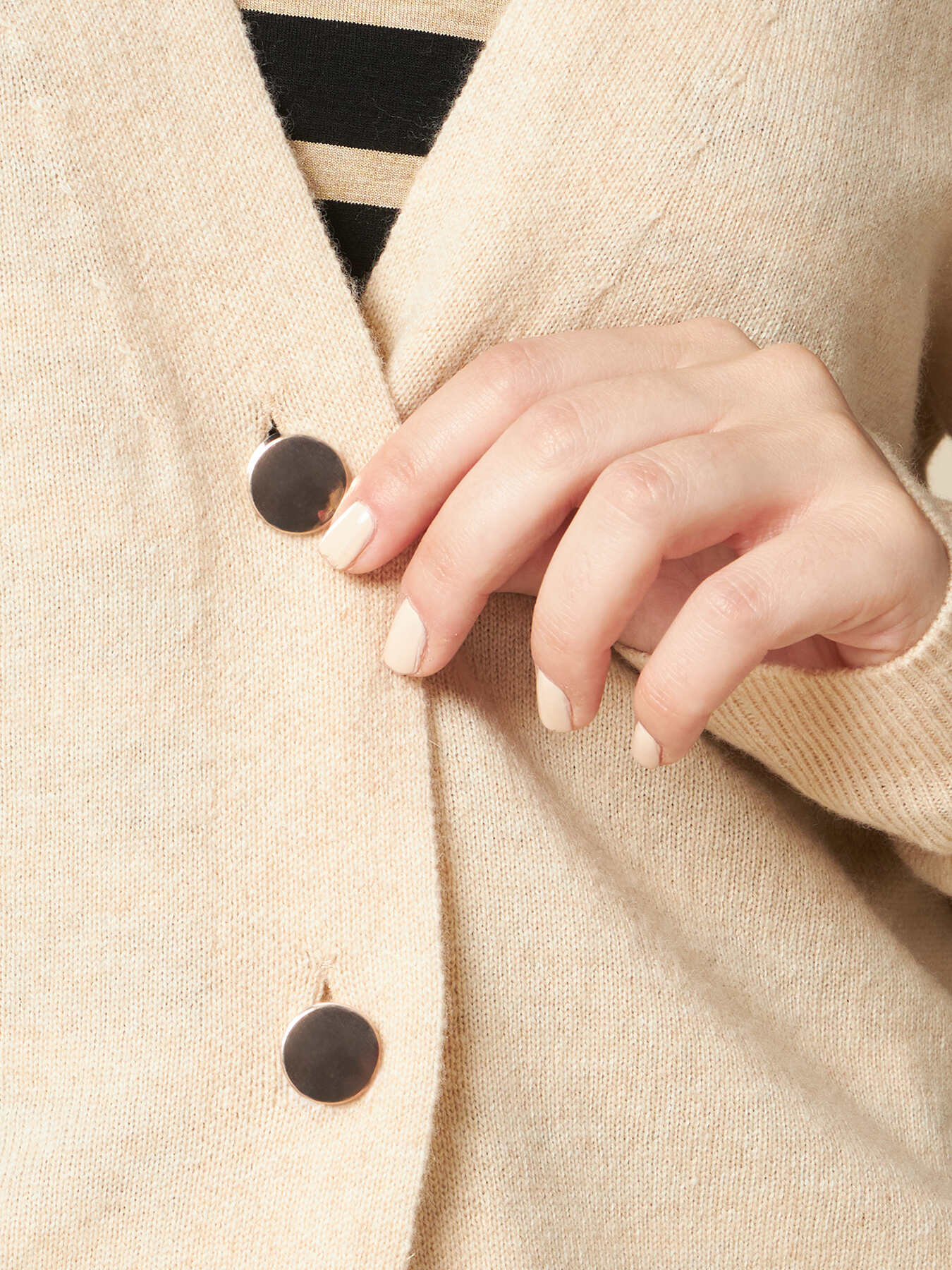 C&aacute;rdigan de lana/cachemir image number 2