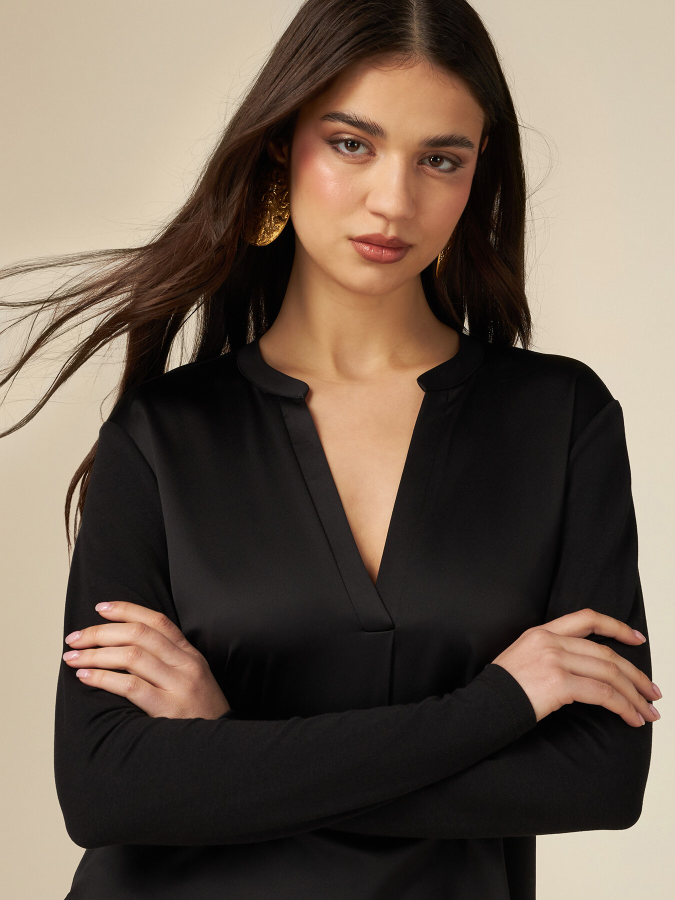 V-Ausschnitt-Bluse aus zwei Materialien image number 2