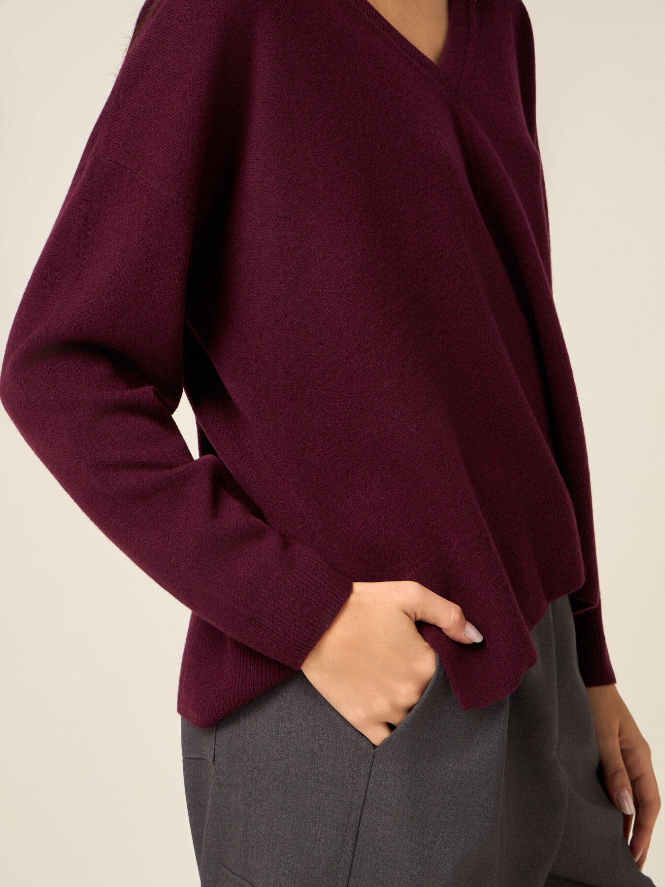 Pullover aus reiner Wolle mit V-Ausschnitt image number 2