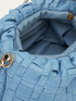 Geflochtene Pouch Bag aus Denim image number 4