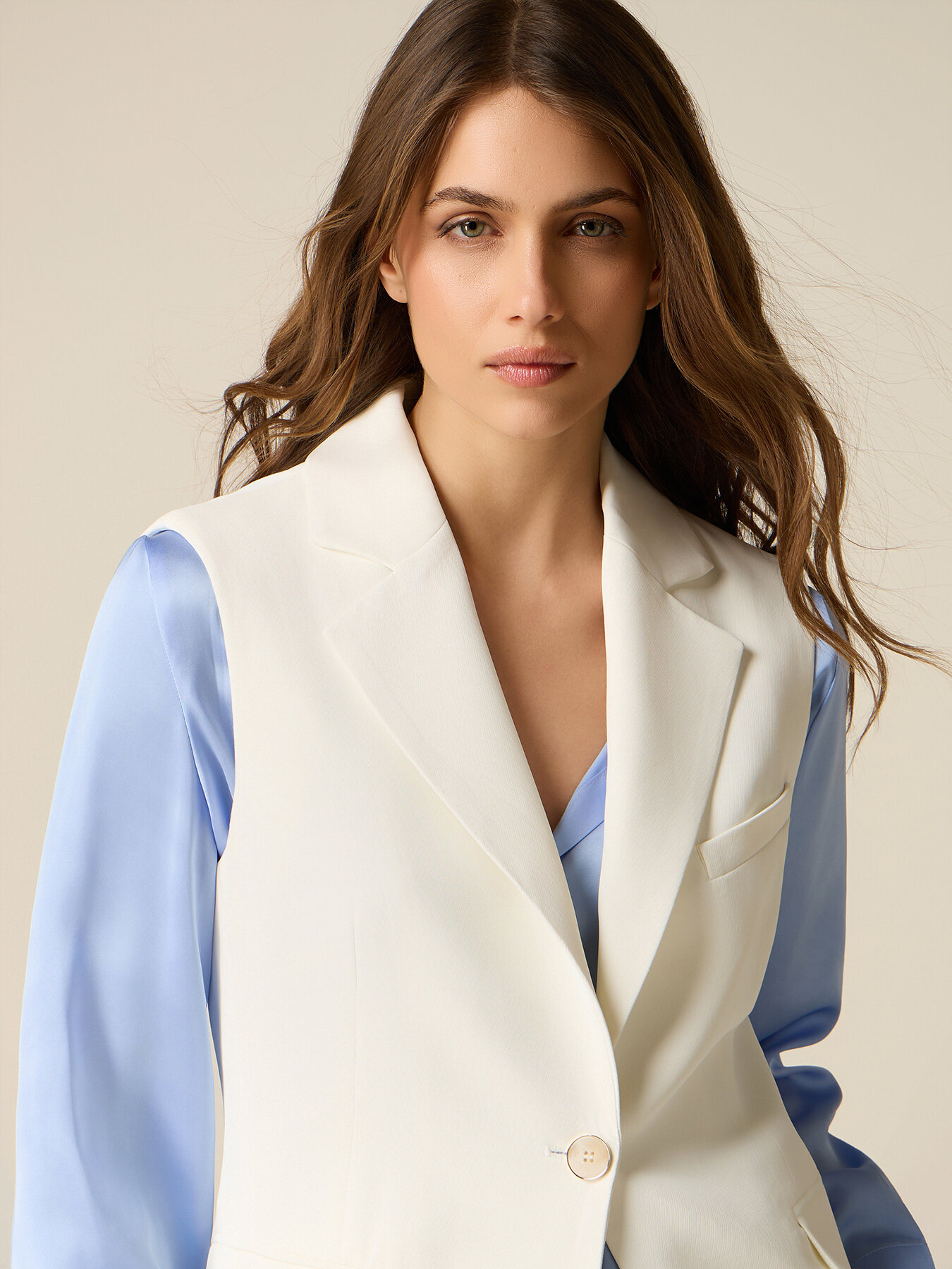 Gilet sartoriale in tessuto cr&ecirc;pe image number 2