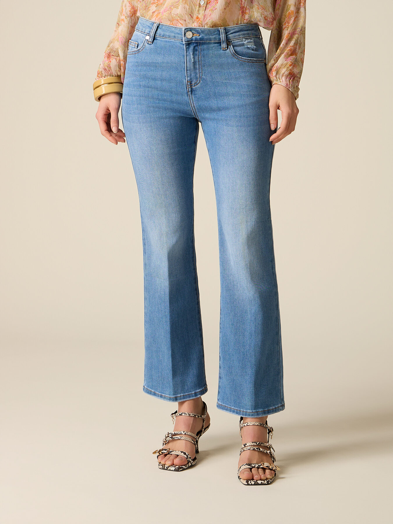 Jeans acampanados image number 3