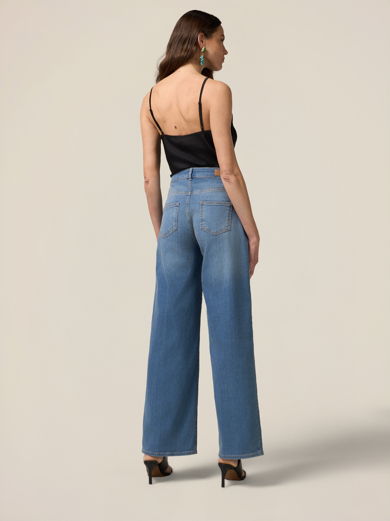 Jeans wide leg con dettaglio catena image number 1