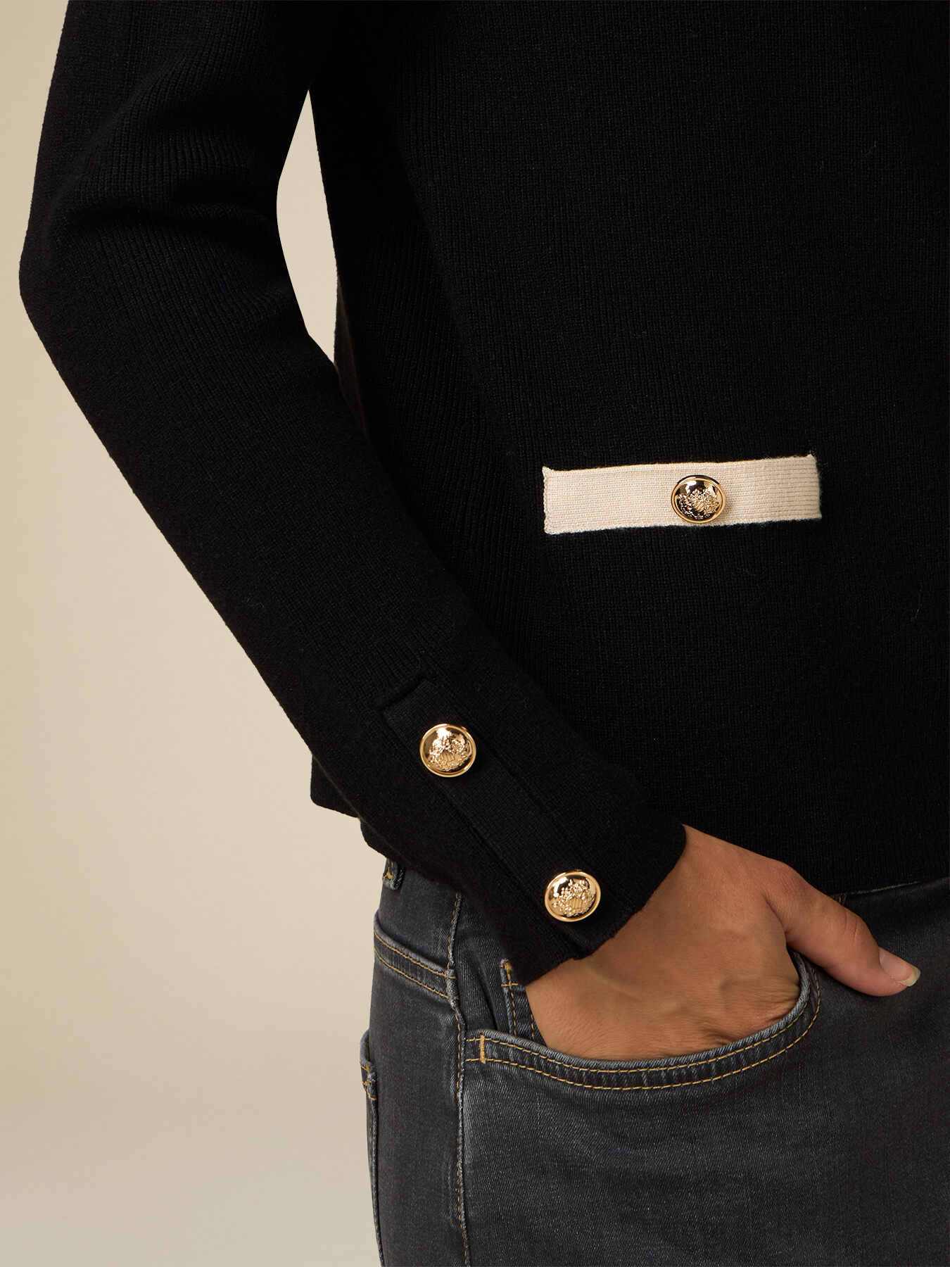 Cardigan with contrasting profiles image number 2