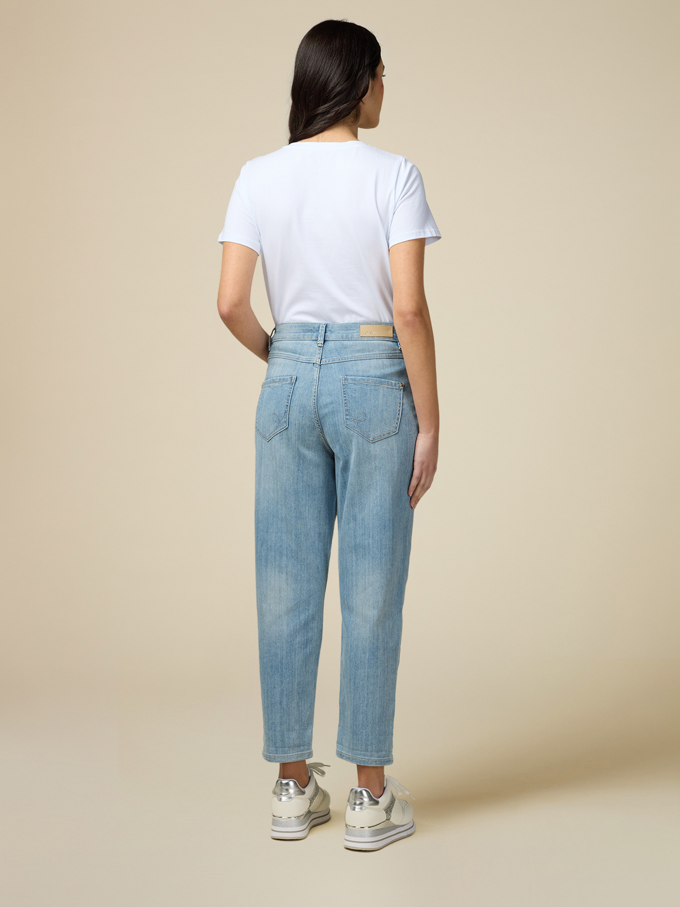 Jeans boyfit con bottoni gioiello image number 1