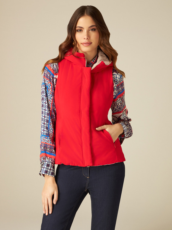 Sleeveless down jacket with contrasting lining