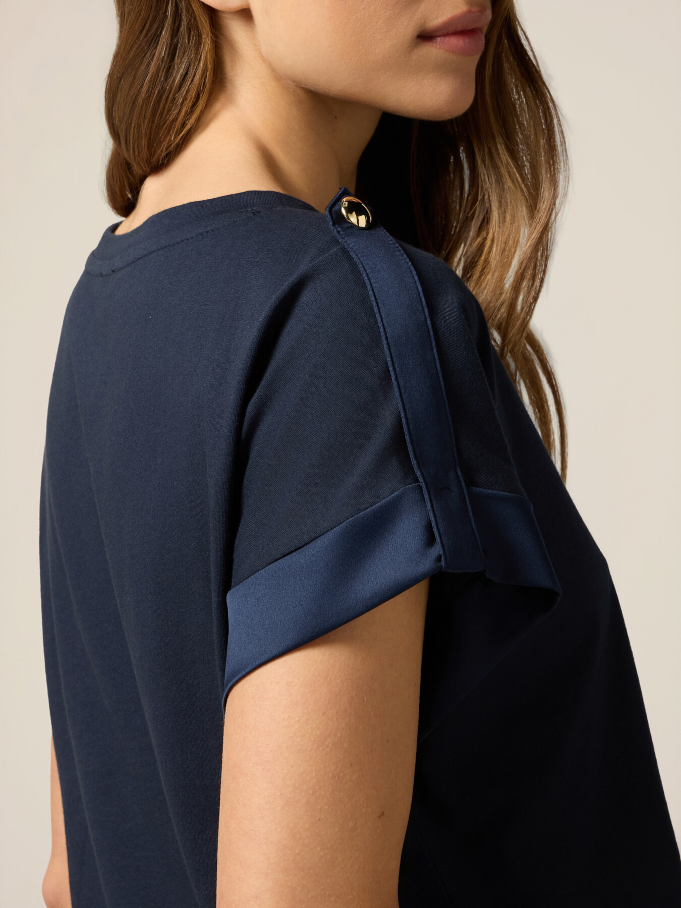 T-shirt in jersey con profili in raso image number 2