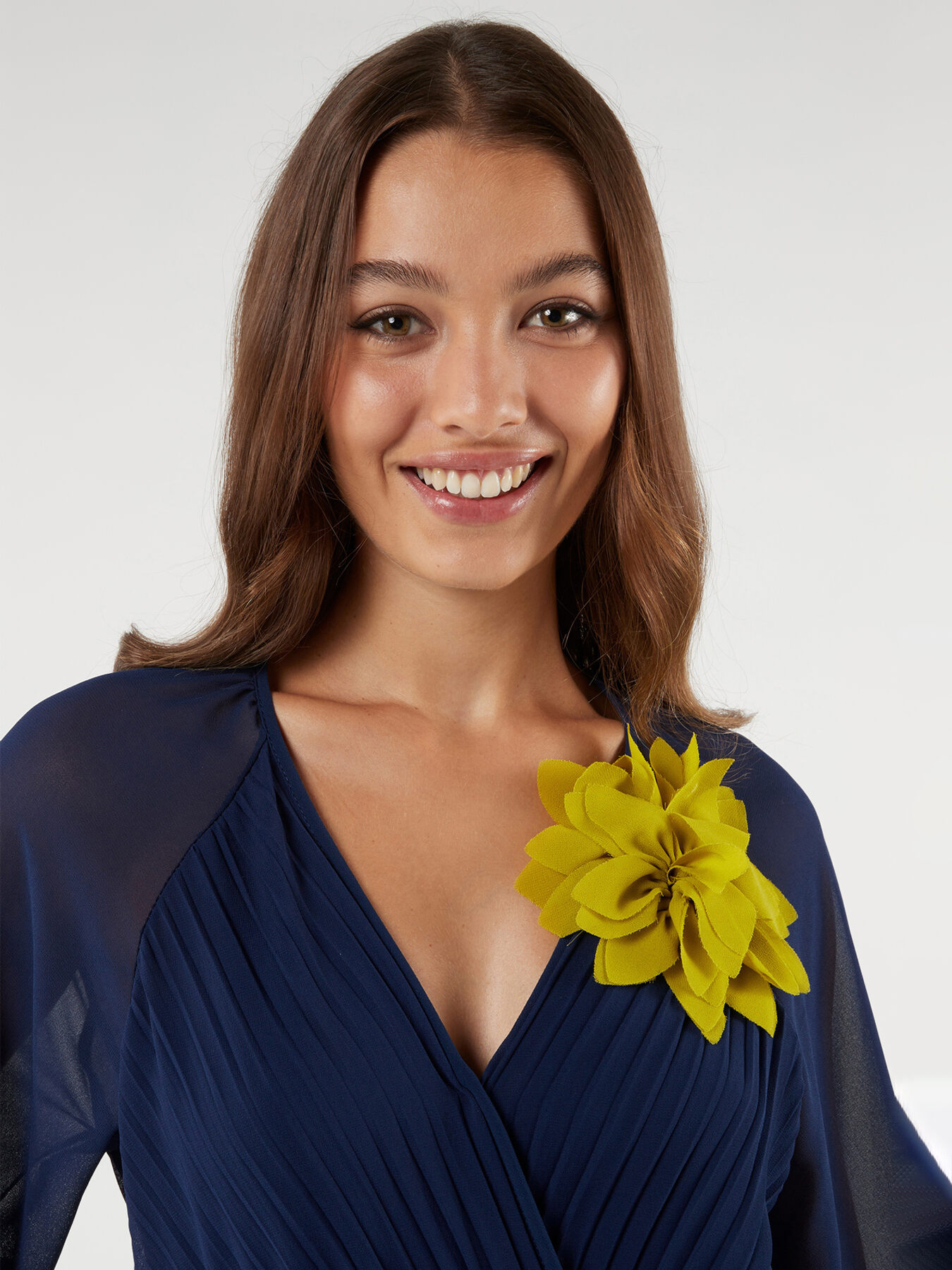 Midi dress with brooch image number 2