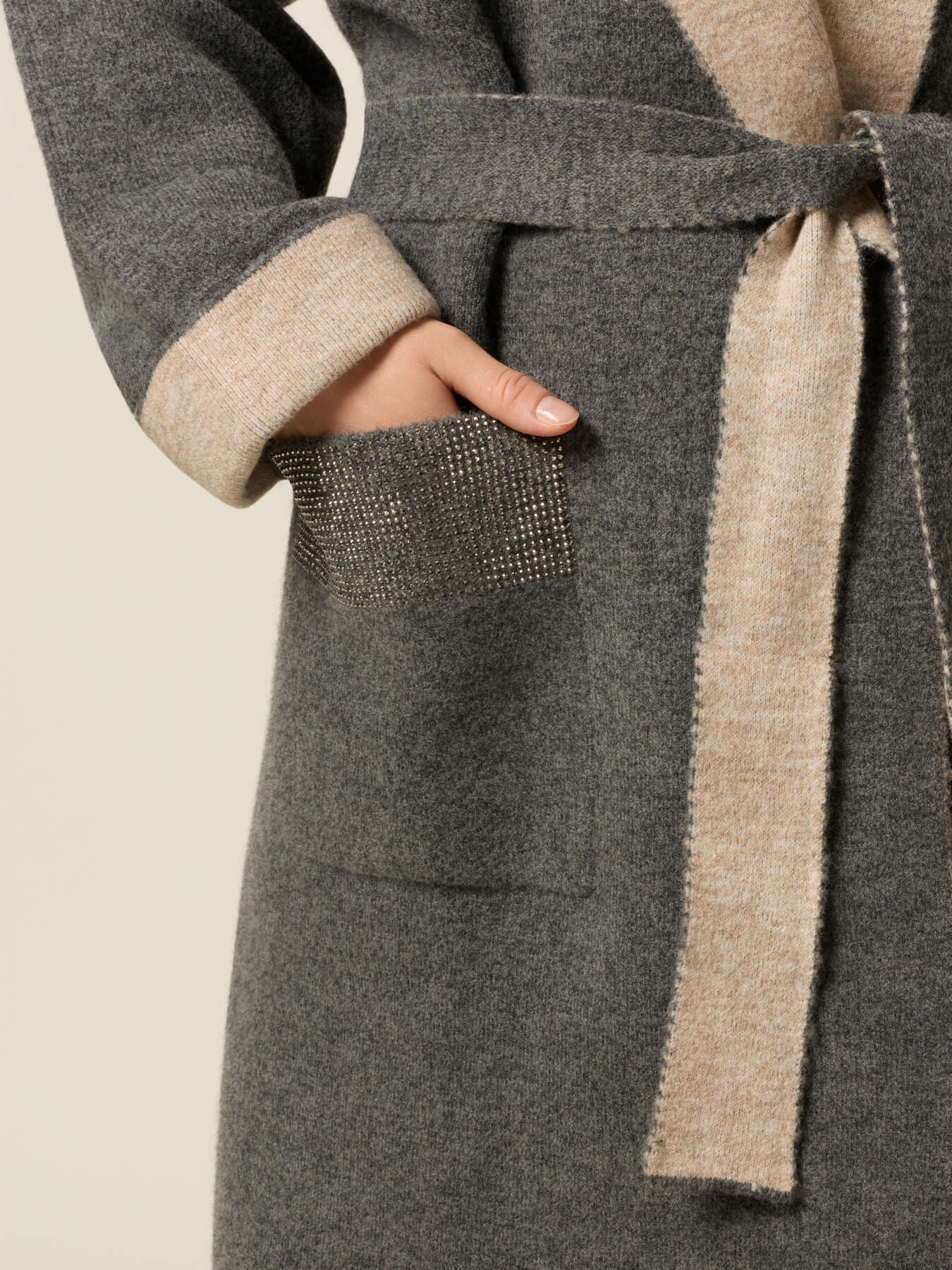 Double-breasted cardigan with belt and shiny details image number 2