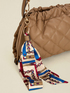 Gesteppte Tasche mit Kordelzug und Charm image number 3
