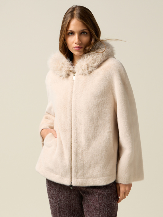 Short parka with hood