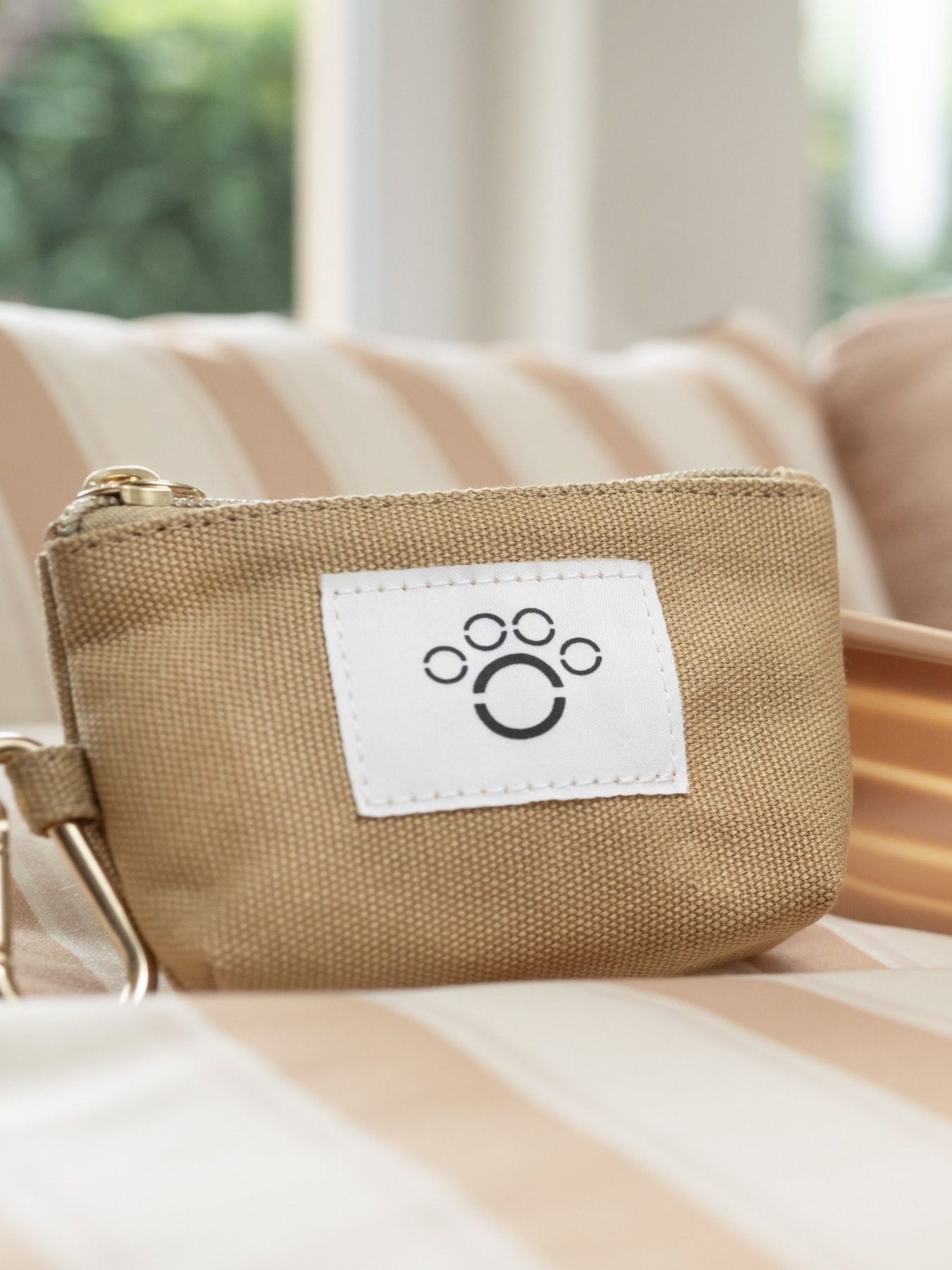 Mini pet waste bag clutch image number 2