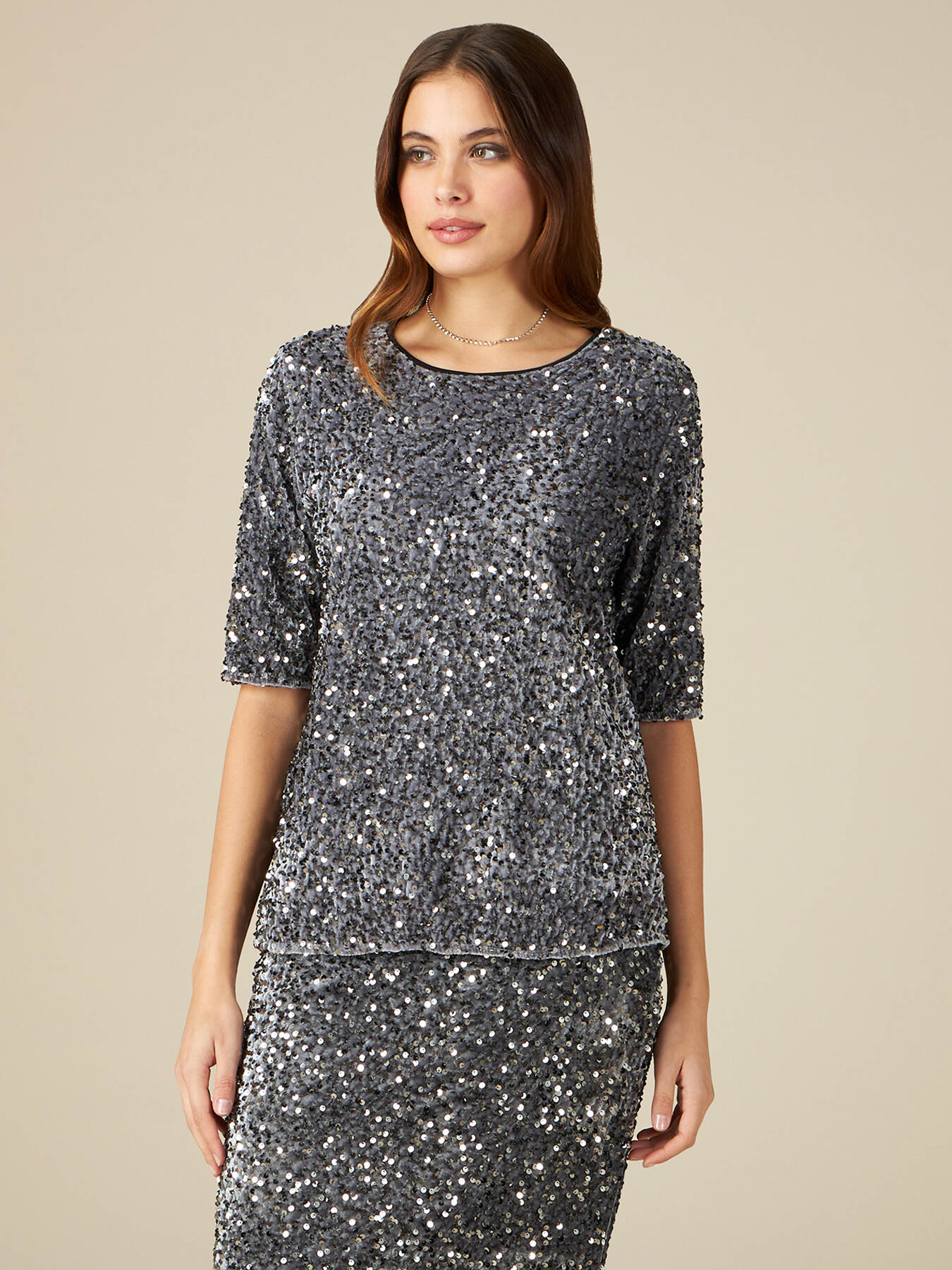 Blusa de terciopelo y lentejuelas image number 0