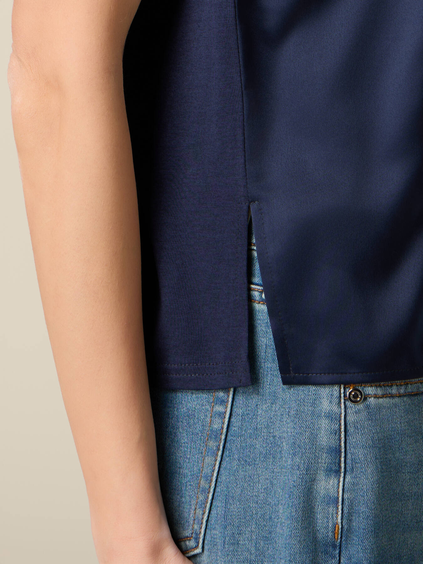 Two-material T-shirt image number 2