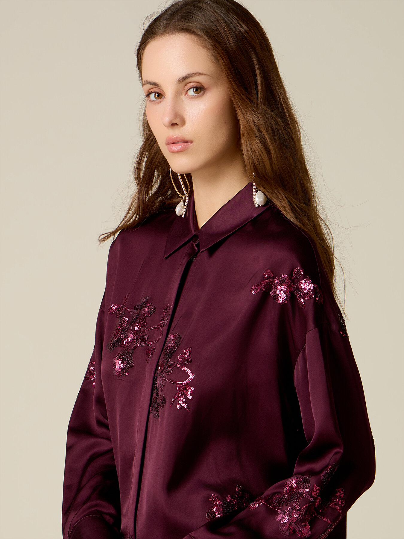 Chemise en satin avec broderie en paillettes image number 2