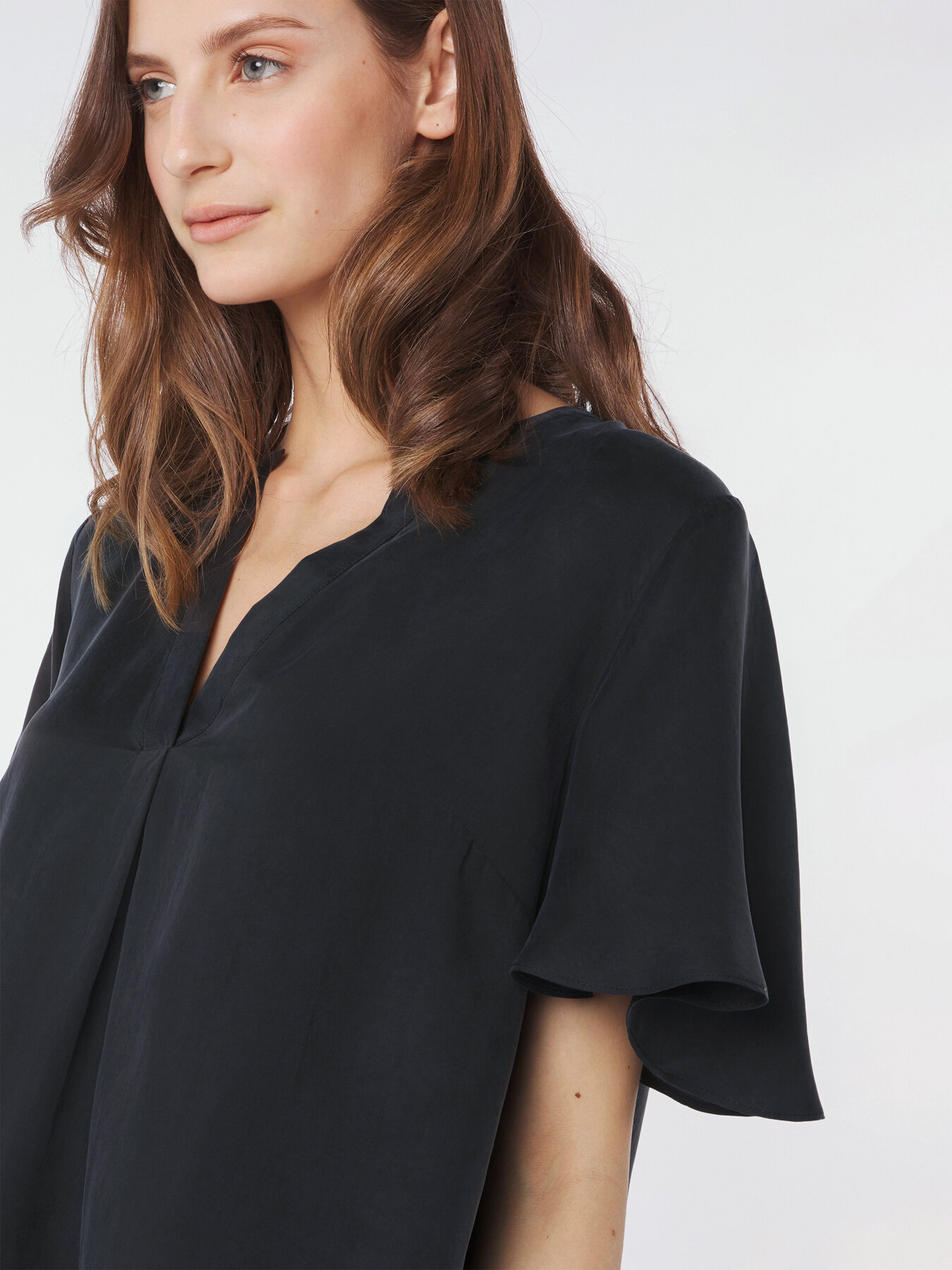 Kurz&auml;rmelige Bluse aus Cupro image number 2