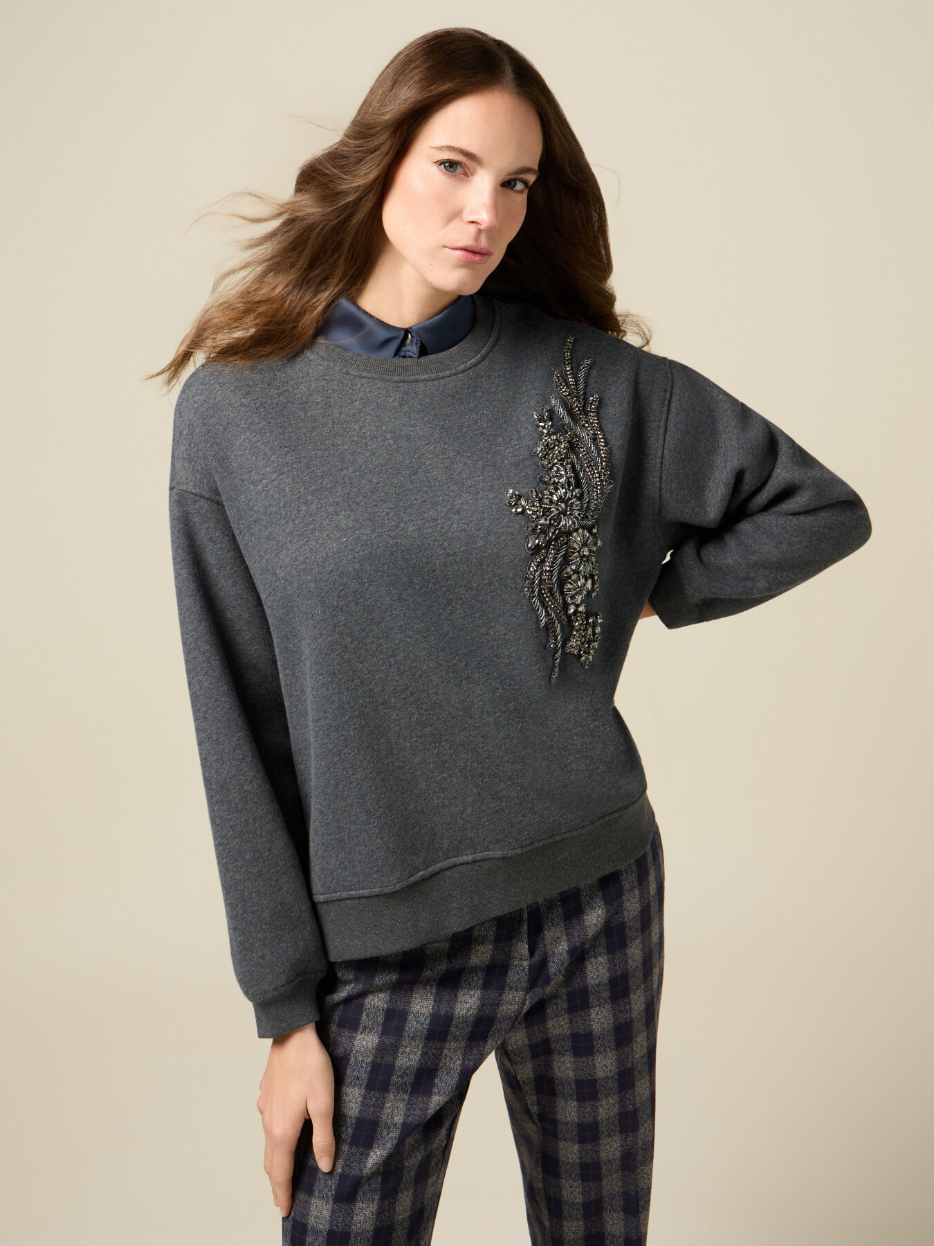 Closed sweatshirt with floral appliqu&eacute;s image number 0