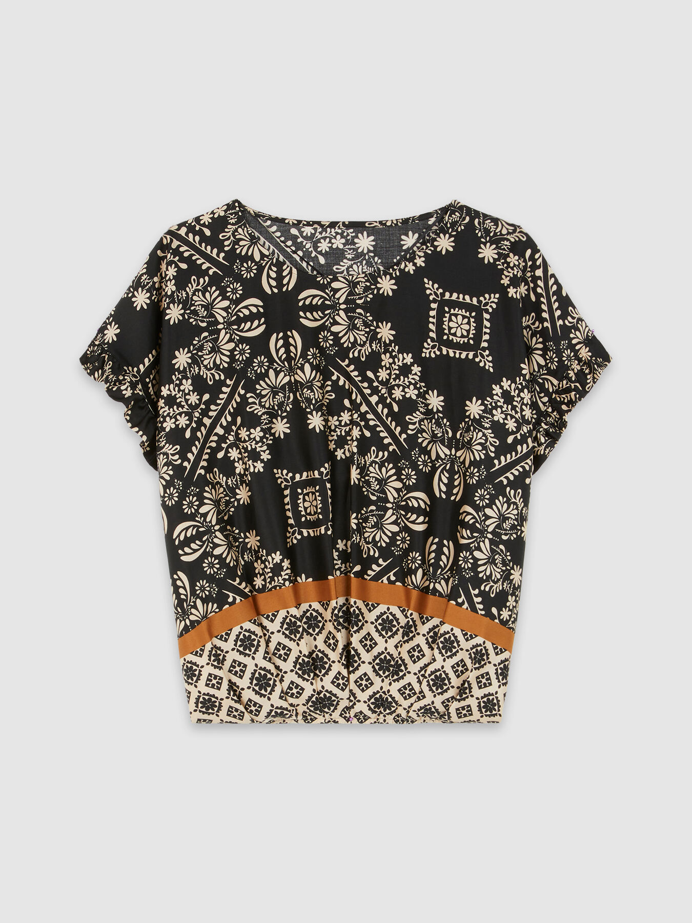 Blouse with ethnic pattern image number 3