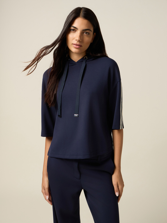 Short-sleeved hoodie