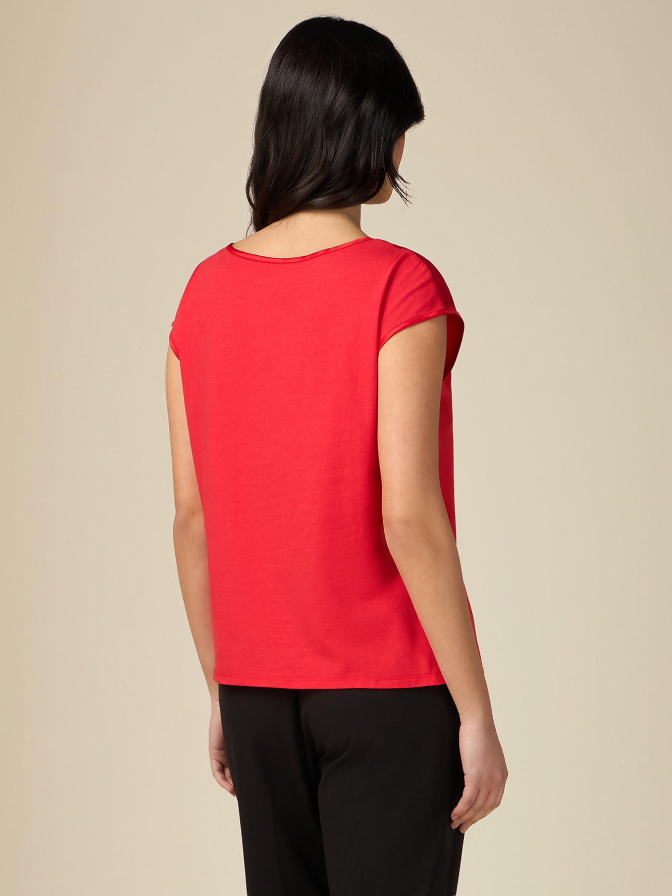 T-Shirt aus zwei verschiedenen Materialien image number 1