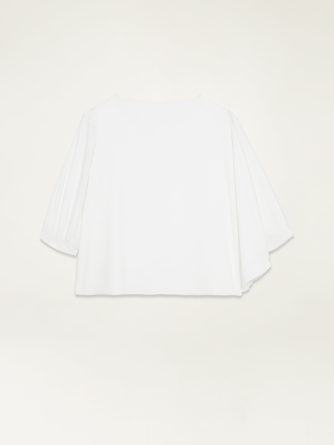 Blusa con maniche asimmetriche image number 3