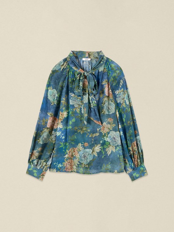 Gemusterte Bluse mit Schleife