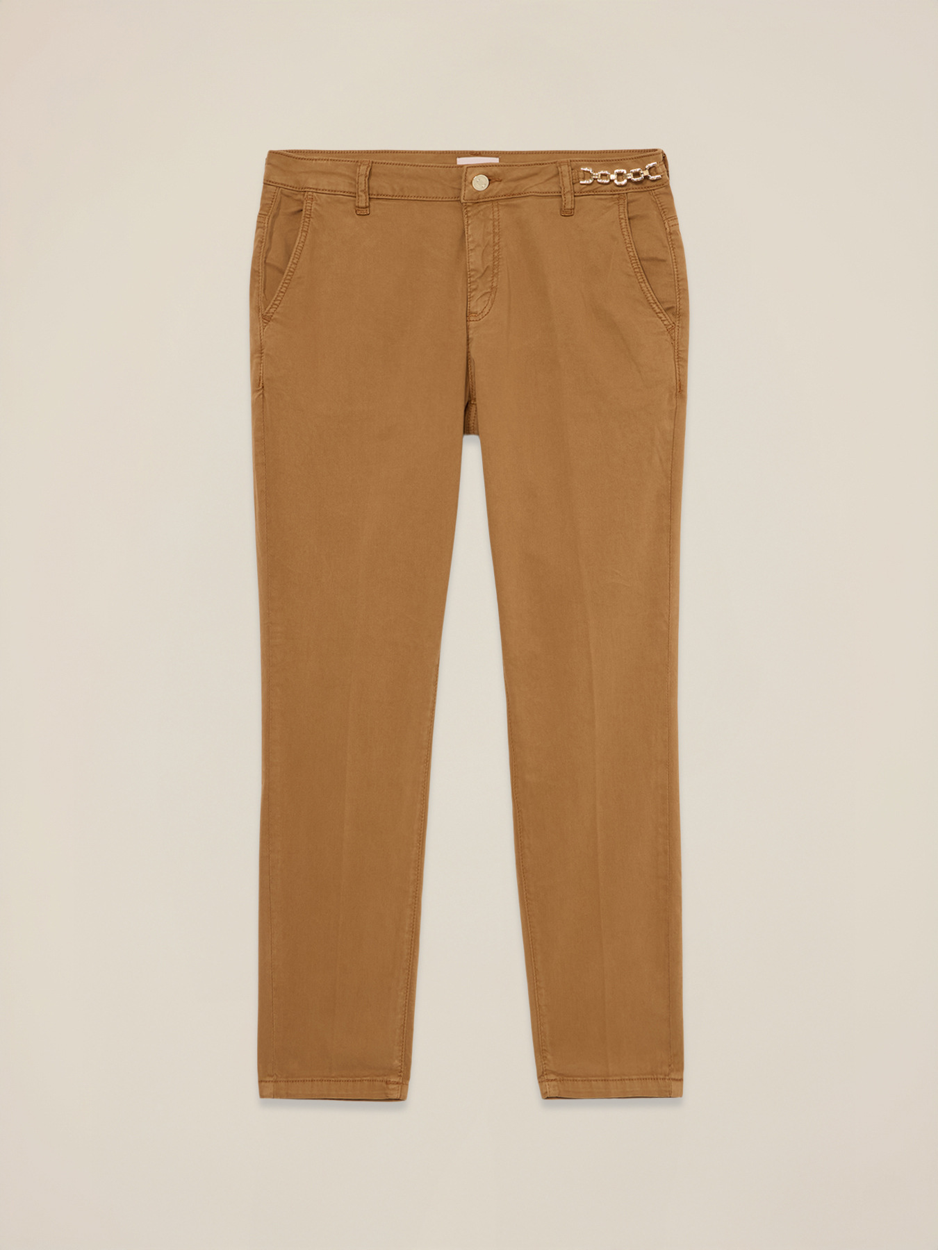 Chino pants with decorative chain image number 4