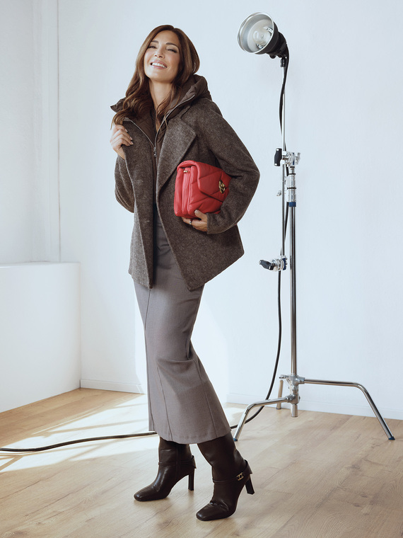 Short double-breasted coat with padded insert