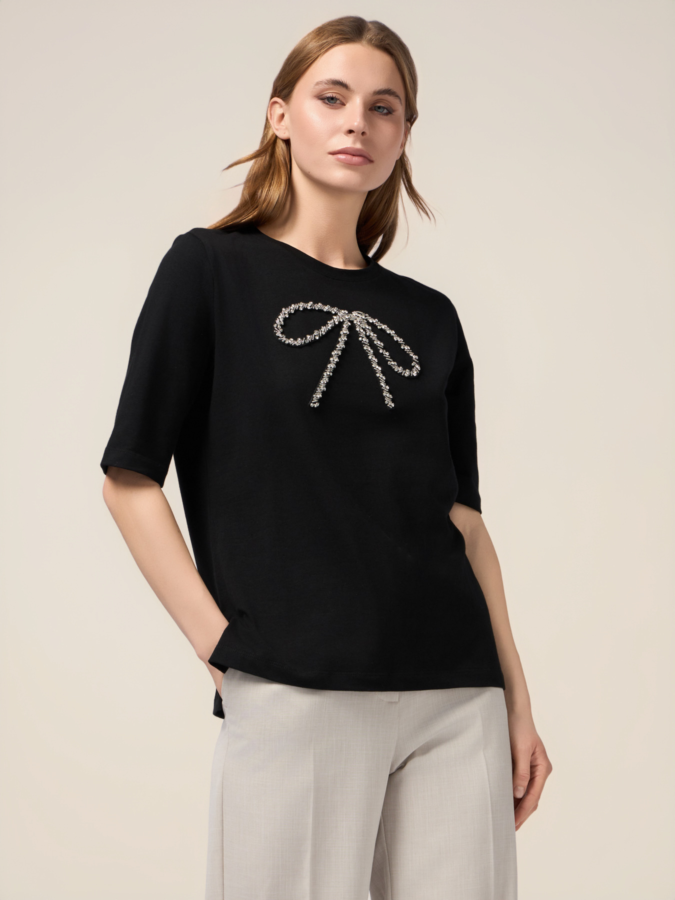 Tricou cu fundă din strasuri image number 0