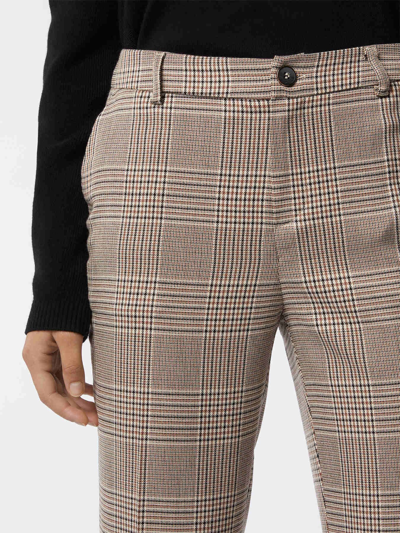 Pantal&oacute;n pitillo de cuadros image number 2