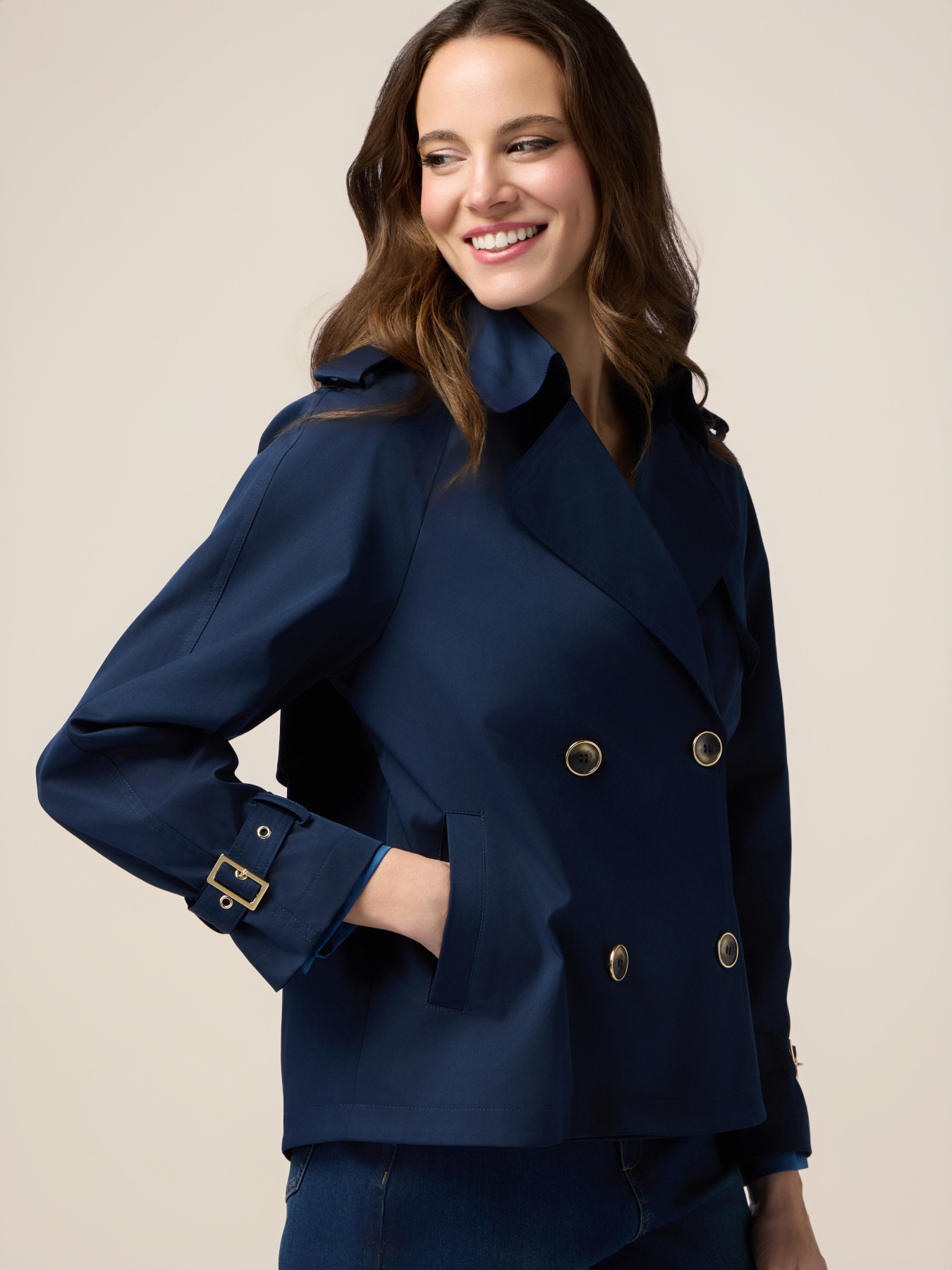 Trench over corto doppiopetto image number 2