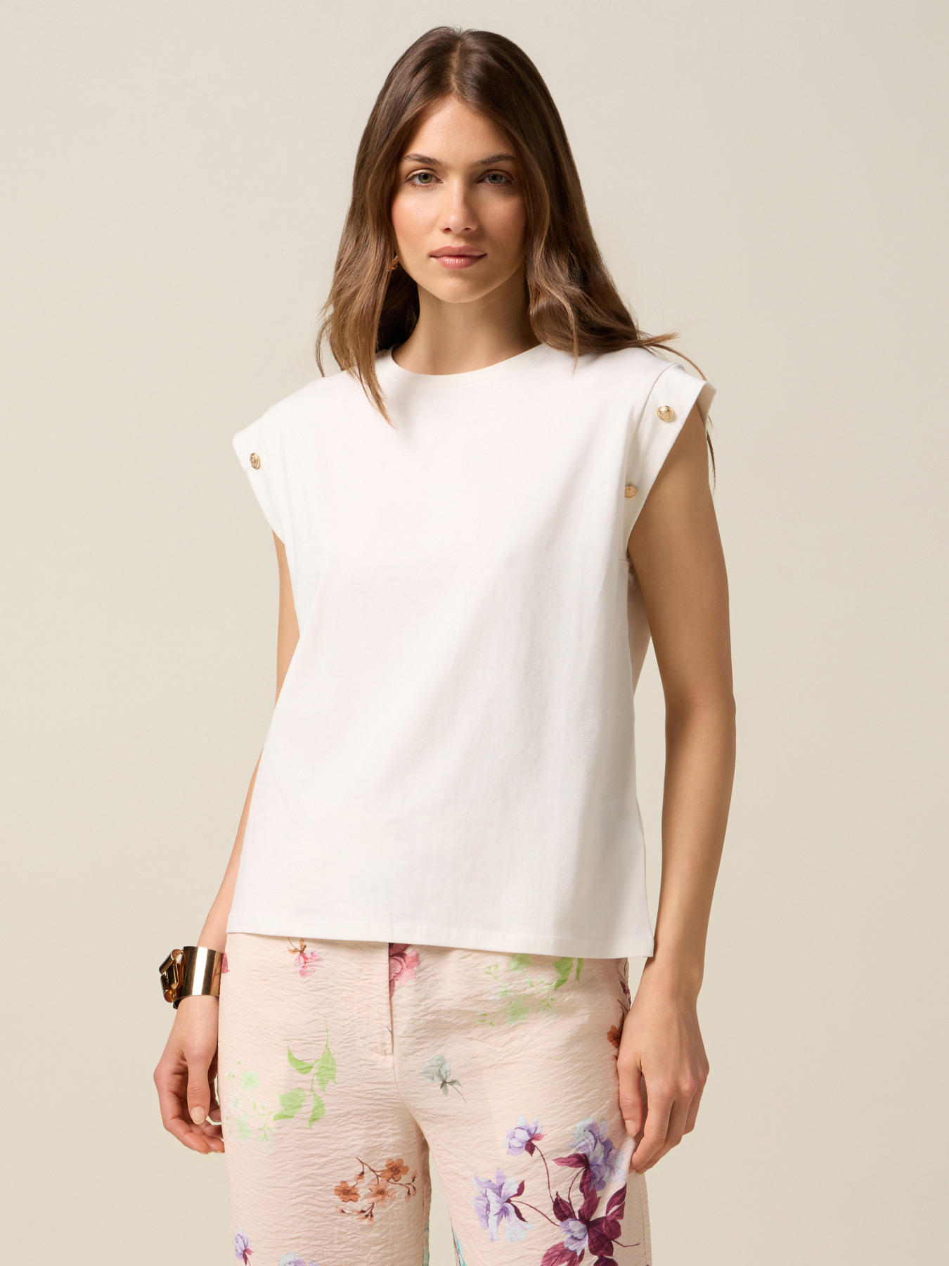 T-shirt with decorative buttons image number 0