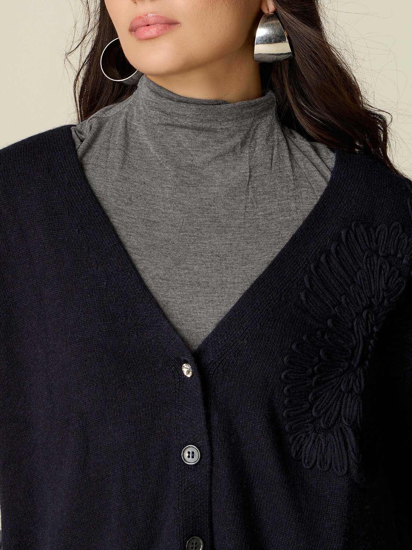 Short-sleeve cardigan with embroidery image number 2